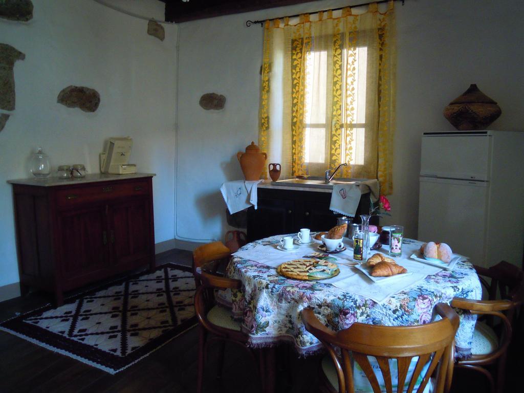 Casa Castori Acomodação com café da manhã Macomer Exterior foto